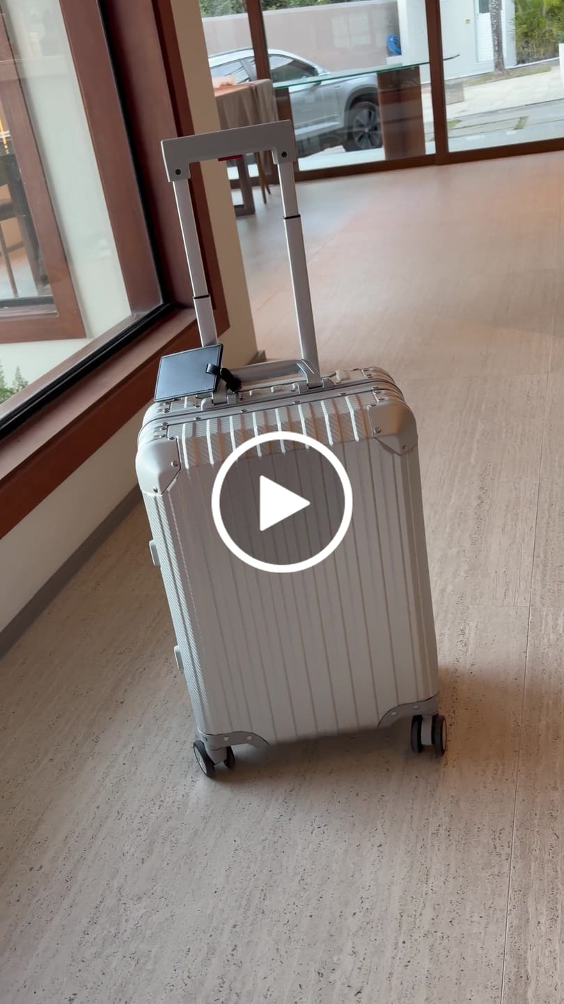 Customer video review of TREVA Aluminum Suitcase Silver