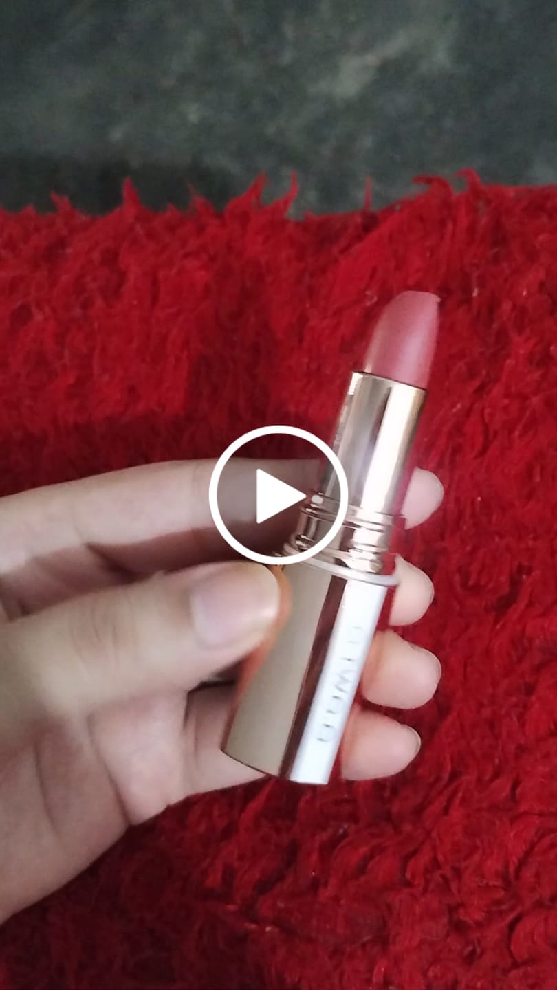 Customer video review of O.TWO.O MISTY KISS LOCK COLOUR MATTE LIPSTICK