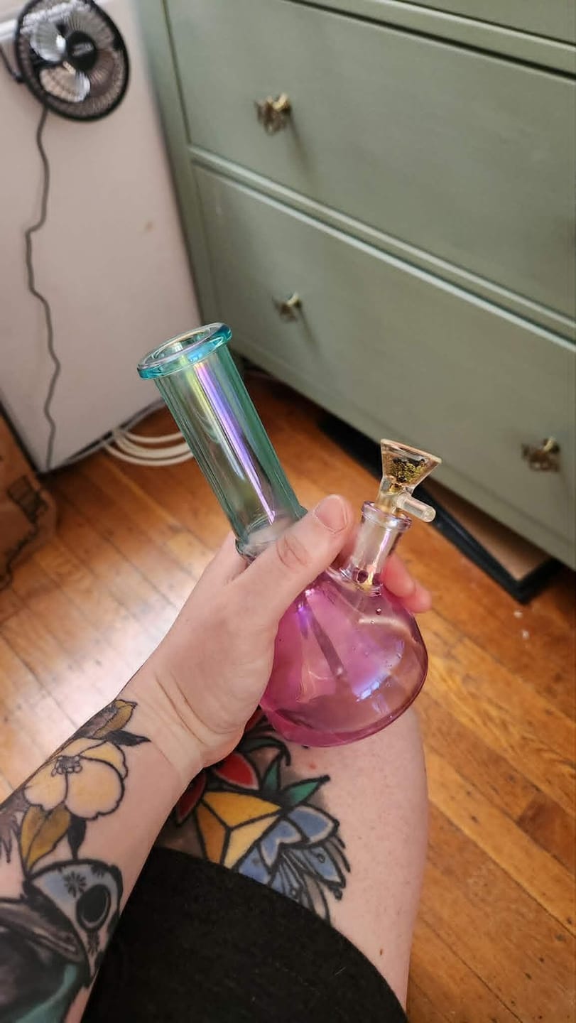 Customer photo review of IRIDESCENT GRADIENT BONG 6"