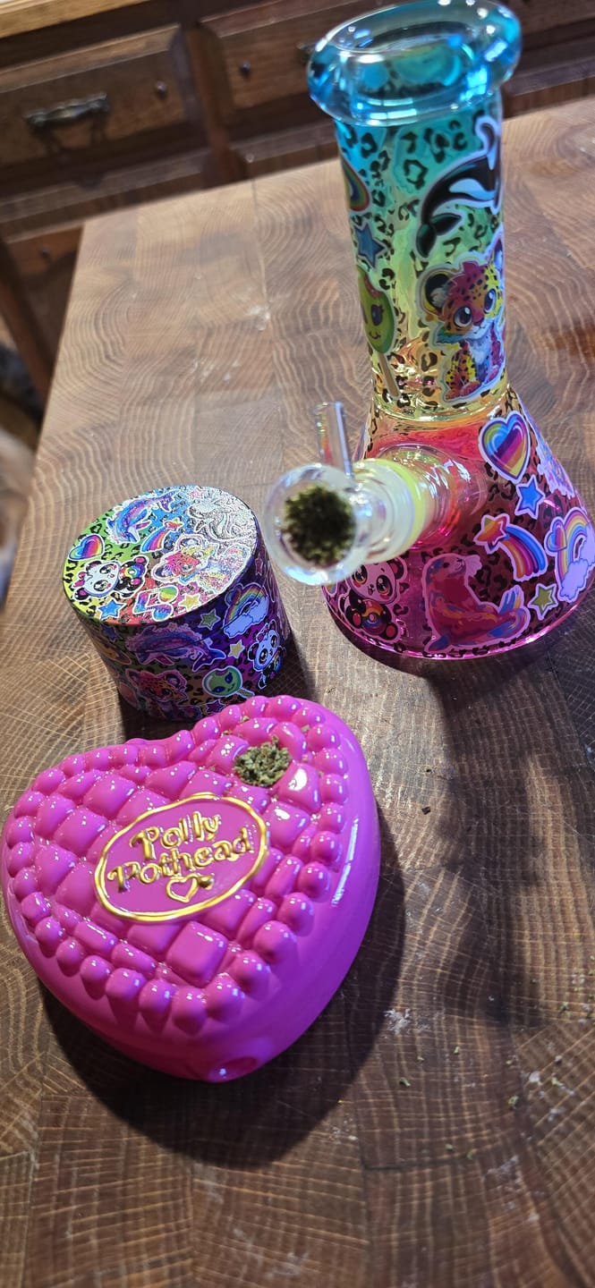 Customer photo review of RAINBOW ANIMALS BONG 6"