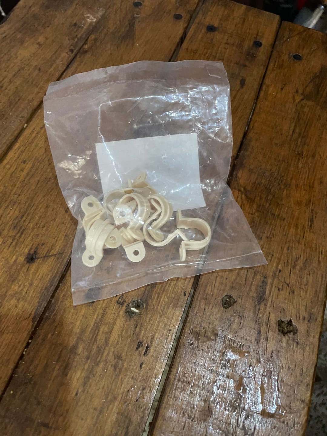 Customer photo review of Abrazadera Cpvc Tipo "U" 1/2 Cpvc-401 Foset, 5 Piezas