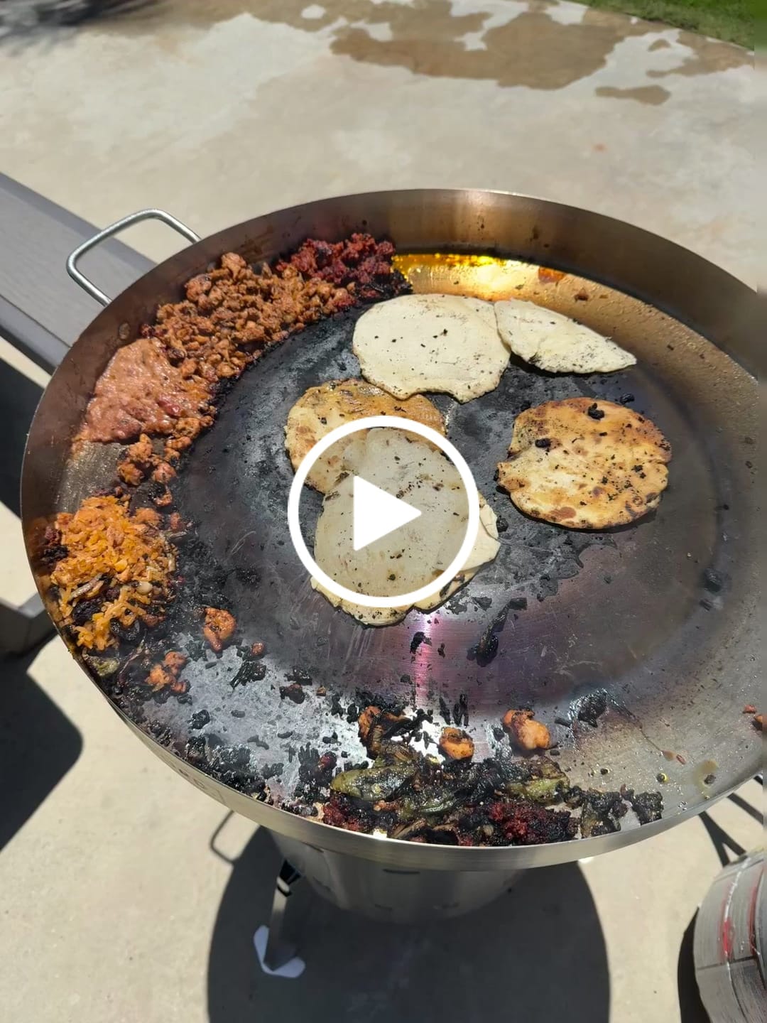 Customer video review of El Grande Stove + 21.25" Convexed Comal Bundle