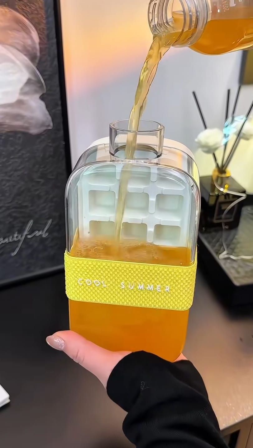 Customer photo review of Ice Cube Bottle, 2 in 1 Touch-Free Ice Cube Tray 500ml