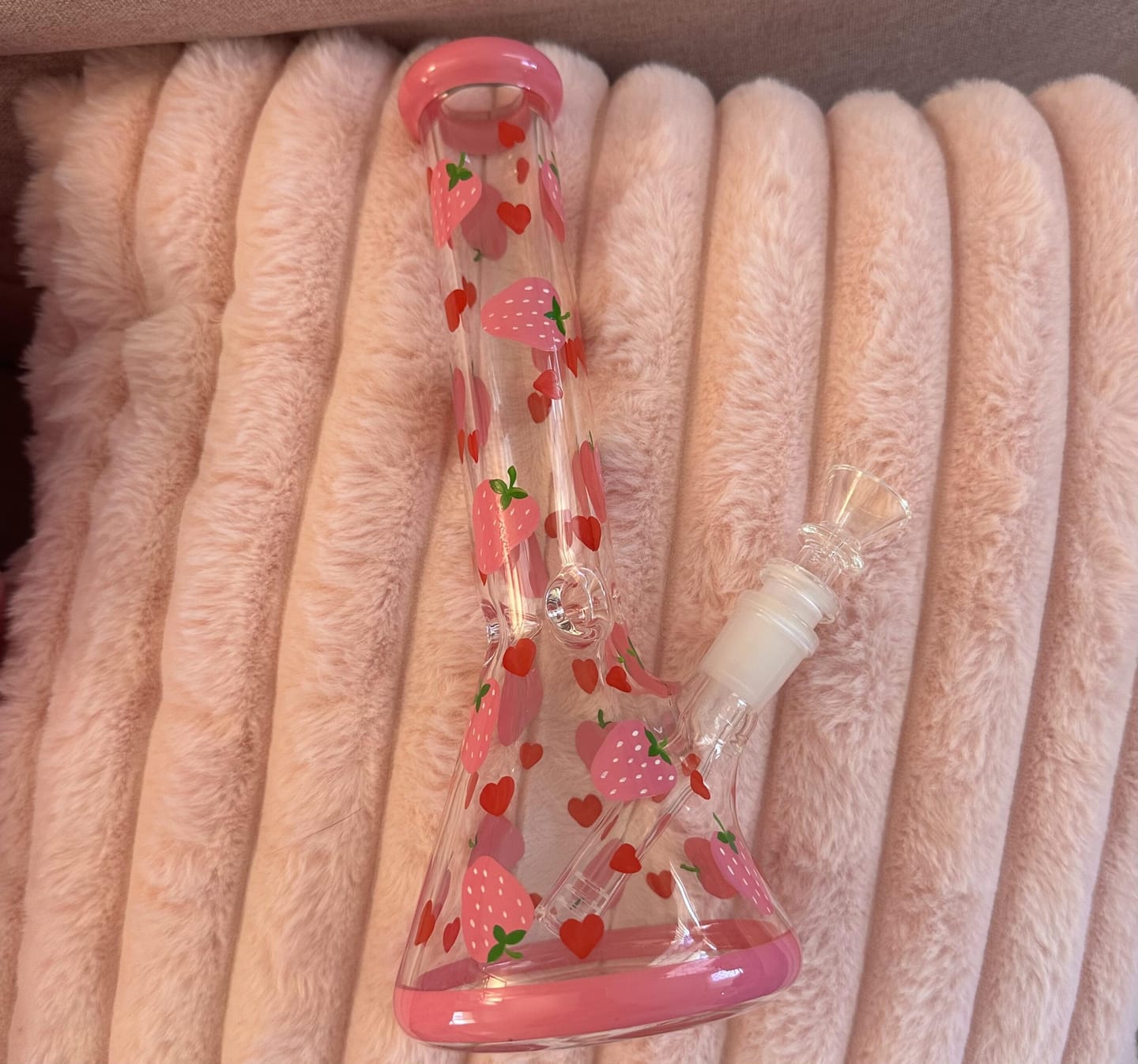 Customer photo review of KAWAII STRAWBERRY BONG 10"