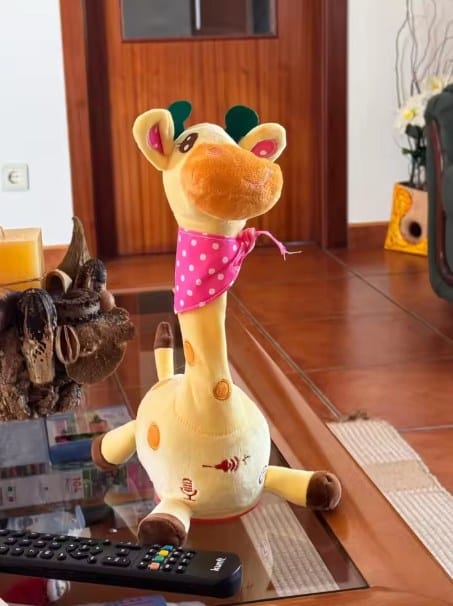 Customer photo review of Singende Tanzende Giraffe Plüschtier | Musikspielzeug Sprachfunktion 60 Kinderlieder Kleinkind