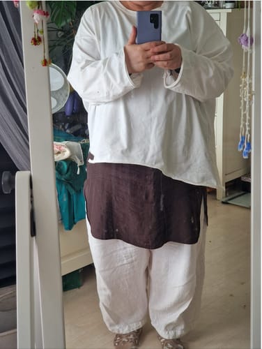 Reviewer wearing the white long-sleeved O-Neck Blouse, showing its wide and casual fit in a mirror selfie.