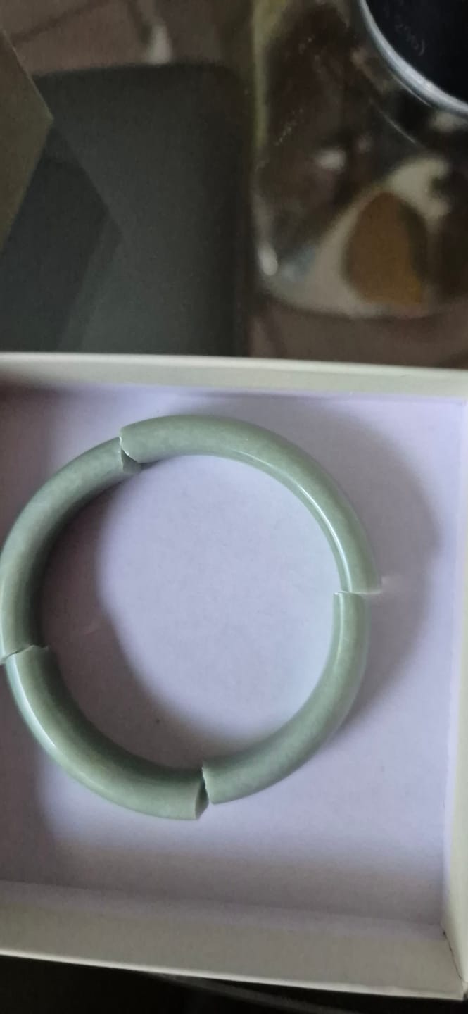 Customer photo review of Buddha Stones, natürlicher Jade-Wohlstands-Armreif