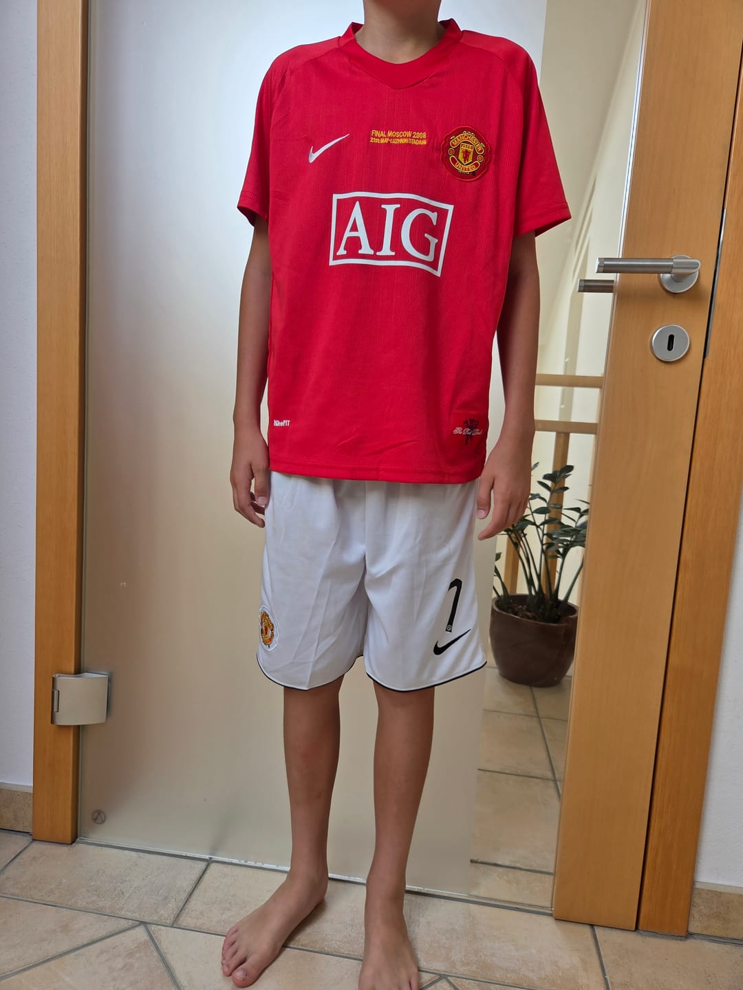Customer photo review of Cristiano Ronaldo Manchester United 2008 Final Kids Children Home Football Jersey