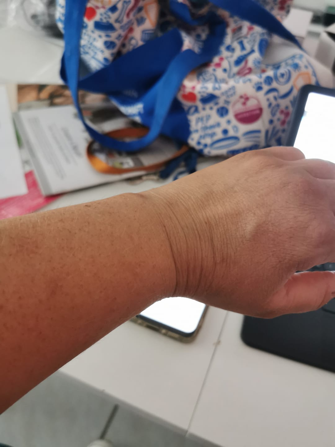 Customer photo review of Top Performance Smartwatch mit Gesundheitstracking / IP67 Wasserdichtigkeit / 7 Tage Akkulaufzeit / 100 Sportmodi