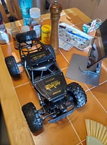 Customer photo review of Ferngesteuerter Offroad Truck RC Auto 4x4 | Allradantrieb Stoßdämpfer Geländewagen 1:12