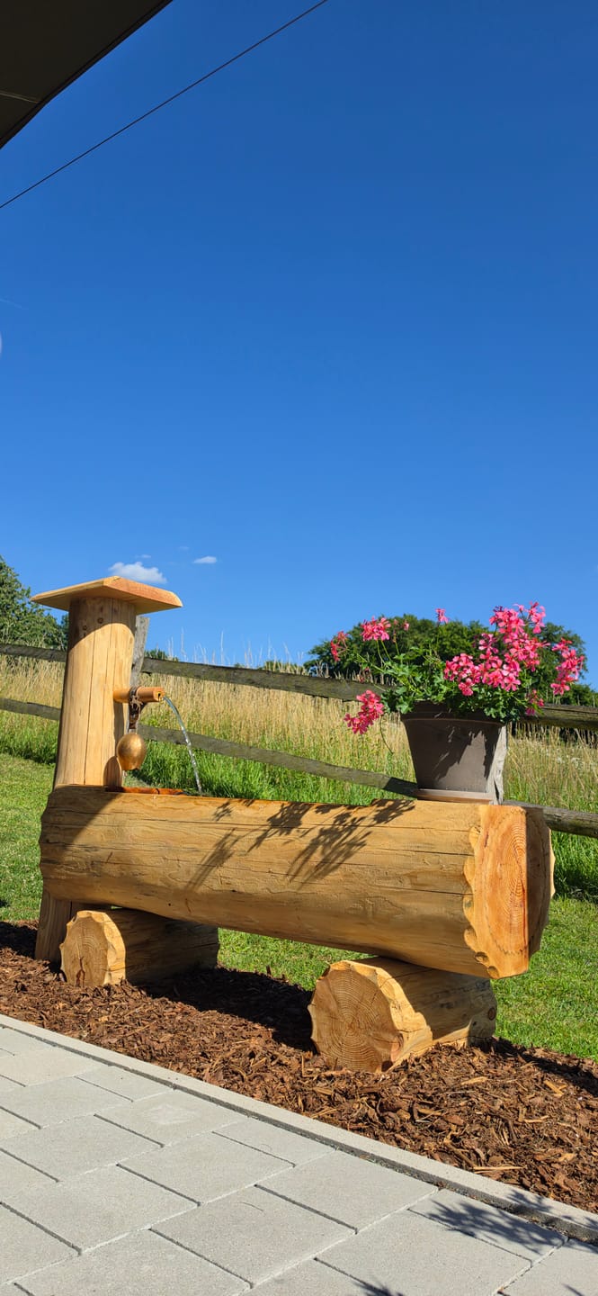 Customer photo review of Holzbrunnen ,,Watzmann" Lärchenbrunnen Säule stirnseitig