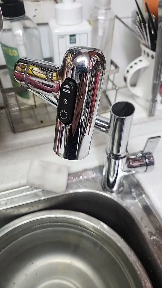 Customer photo review of Torneira Para Banheiro Monocomando Misturador Com Display Digital LED 360° Rotação