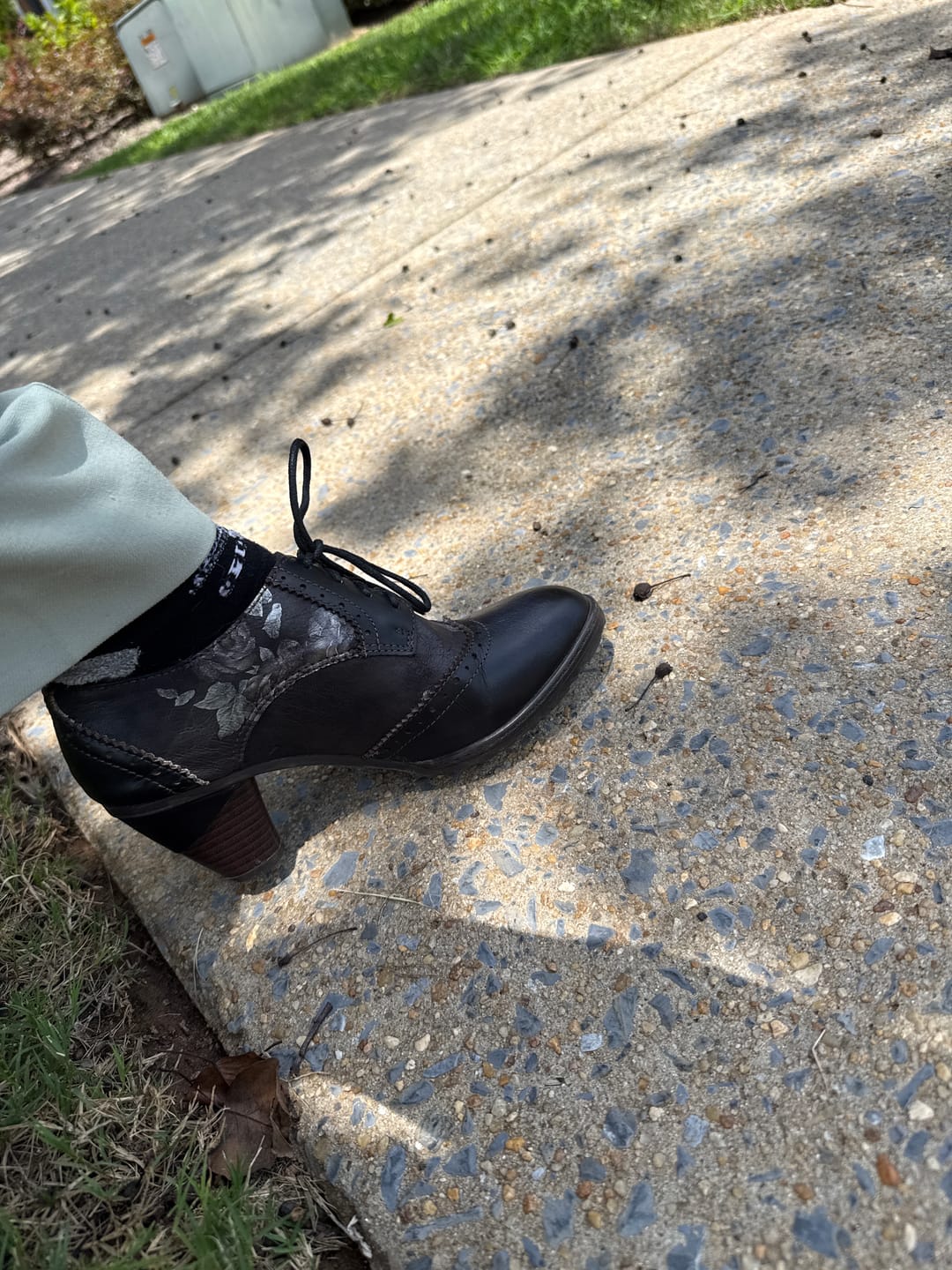 Customer photo review of Vintage Heritage Lace-Up Pumps