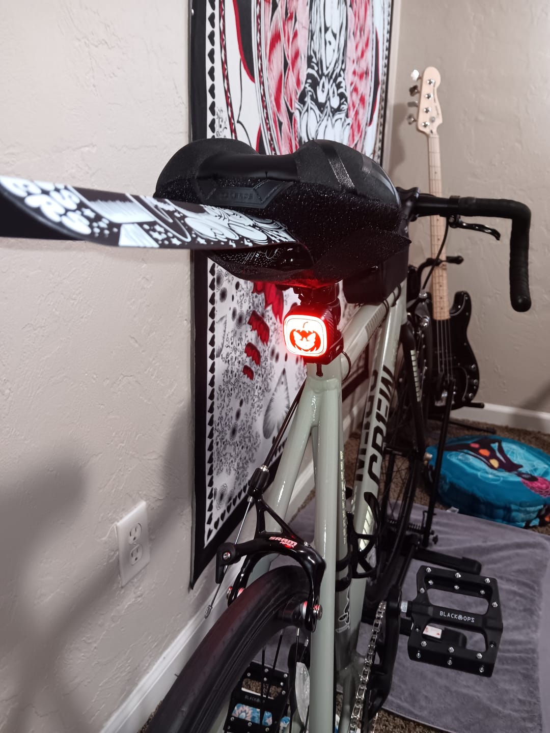 Customer photo review of Q2MAX Emoji LED Smart Bike Tail Light