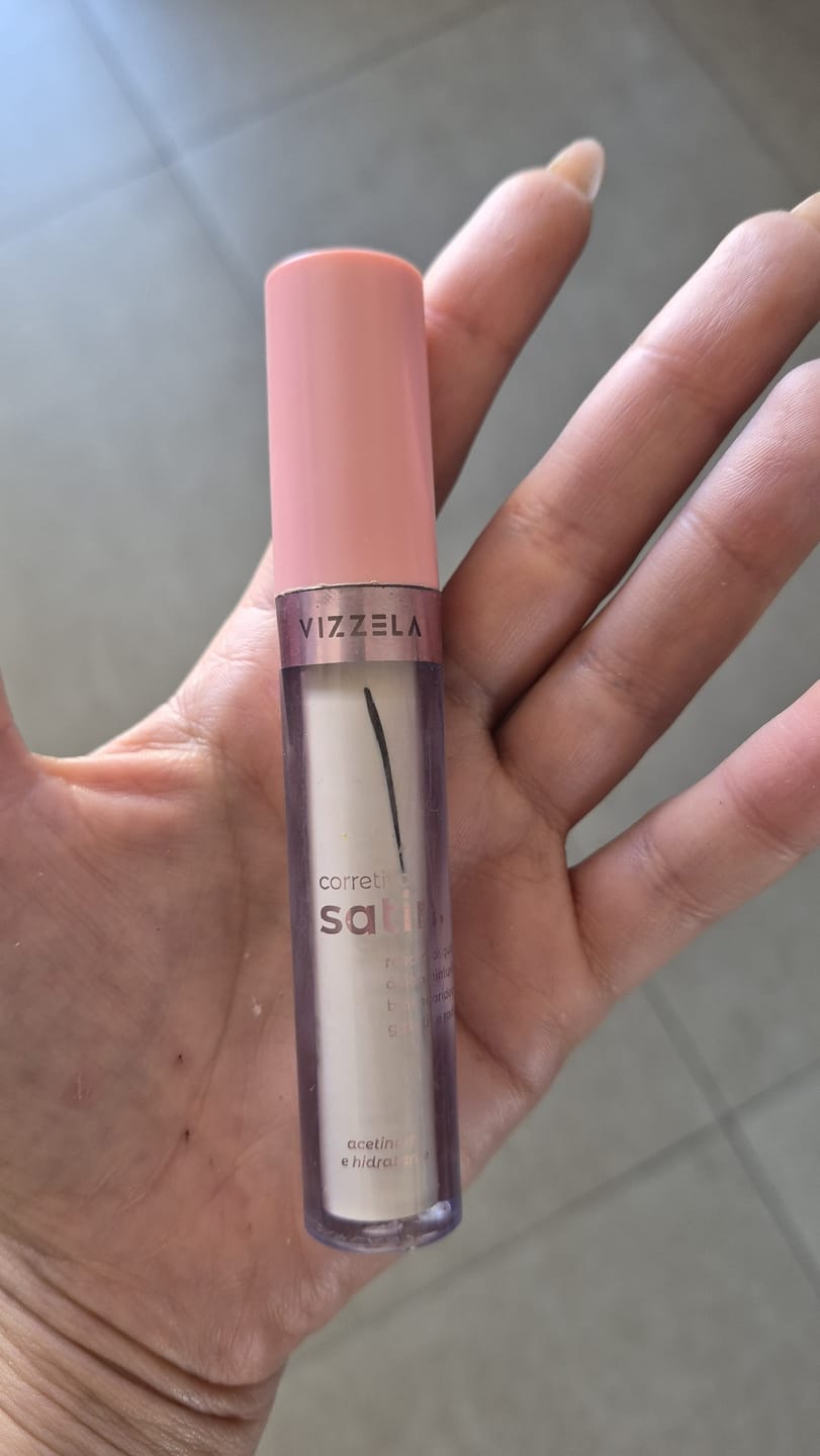 Customer photo review of Corretivo Líquido SATIN - Vizzela