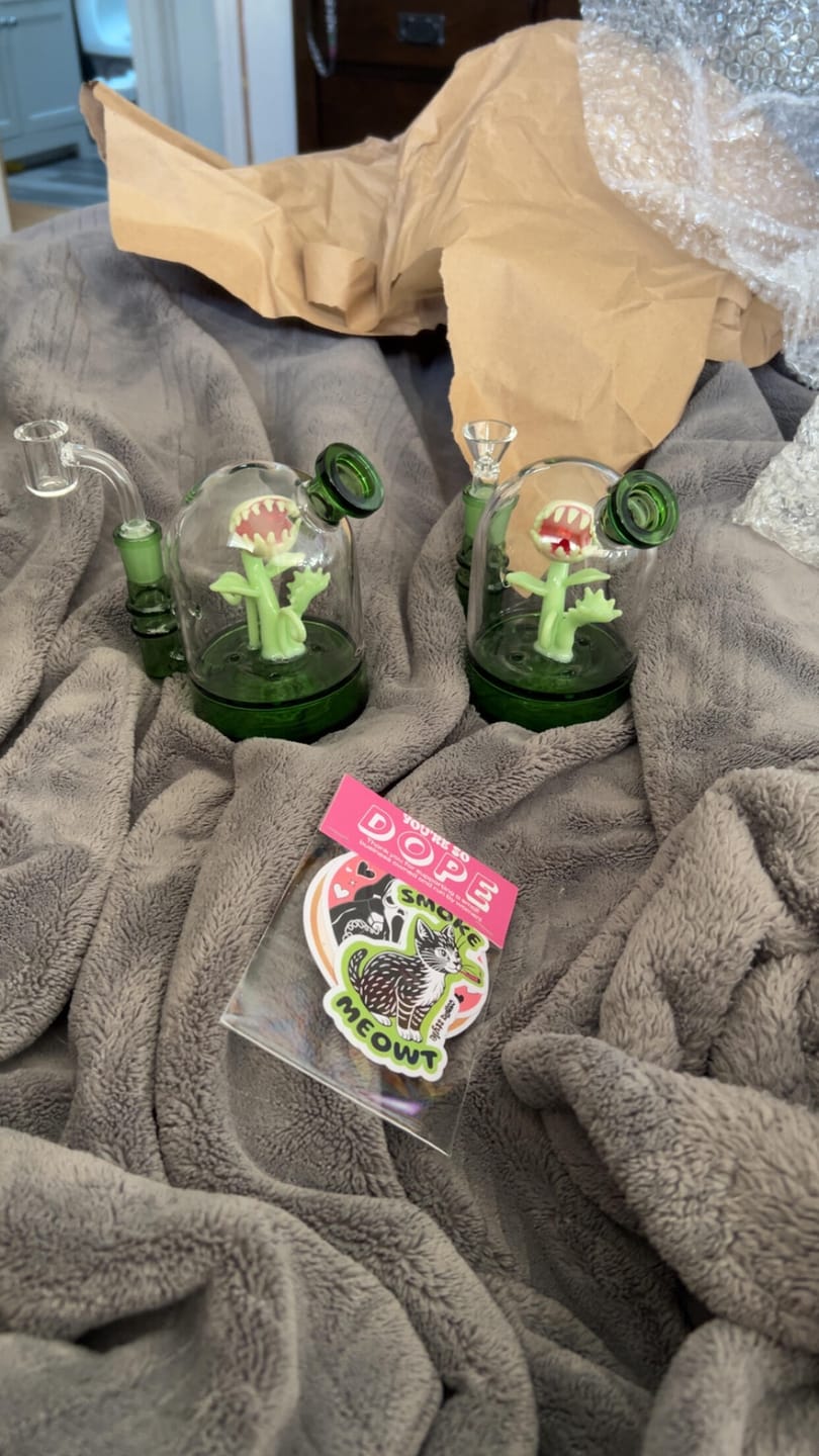 Customer photo review of VENUS FLY TRAP CLOCHE BONG