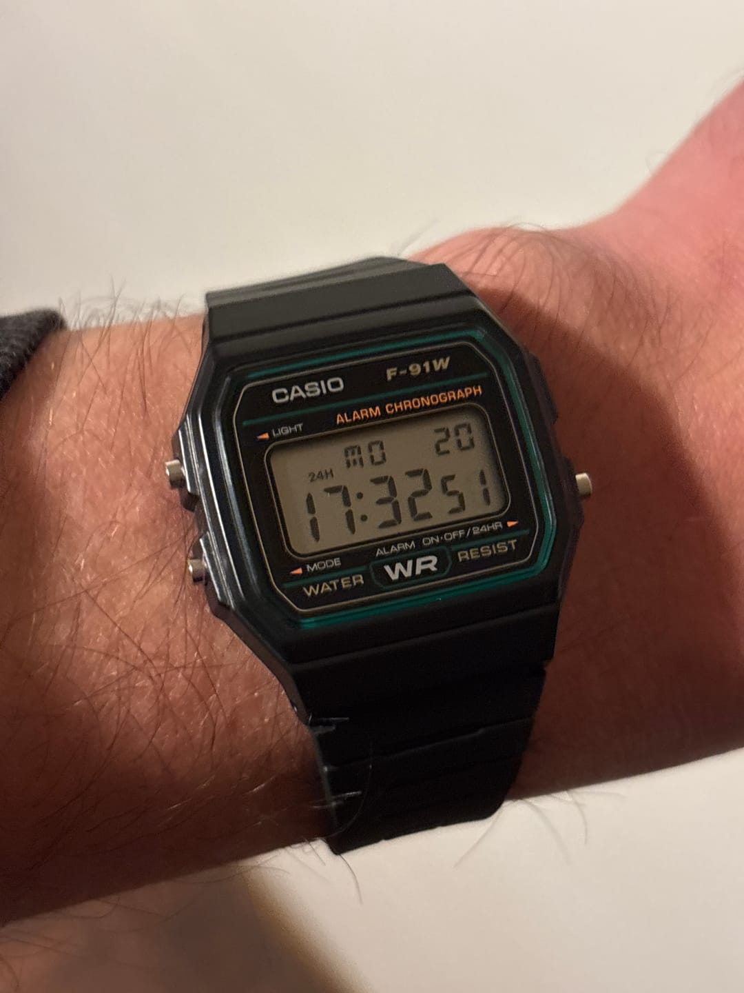 Customer photo review of Reloj Casio Vintage F-91W-3JH Clásico Líneas Verdes JDM