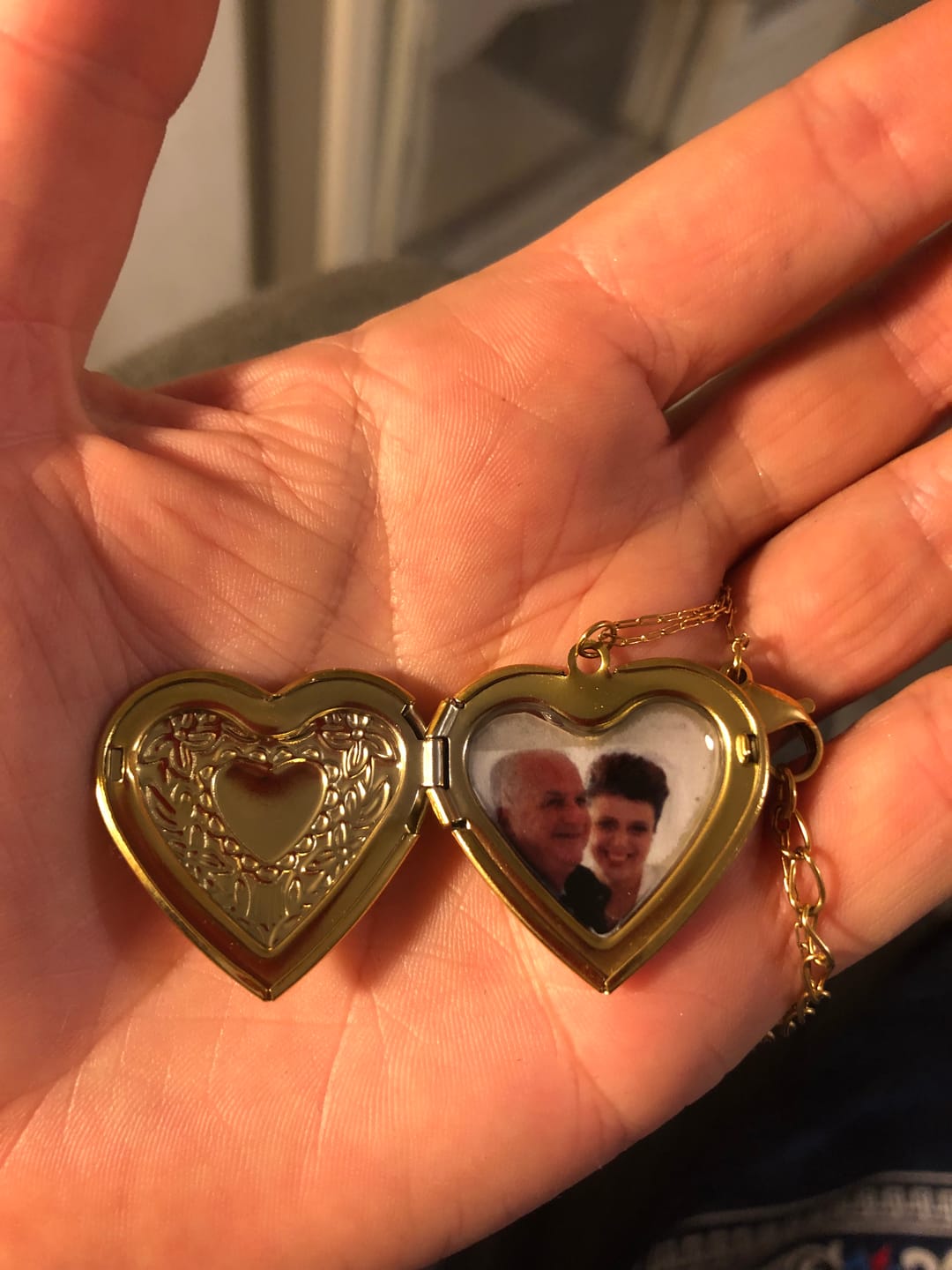Customer photo review of Collana con Foto custodita nel Cuore e Dedica Personalizzata