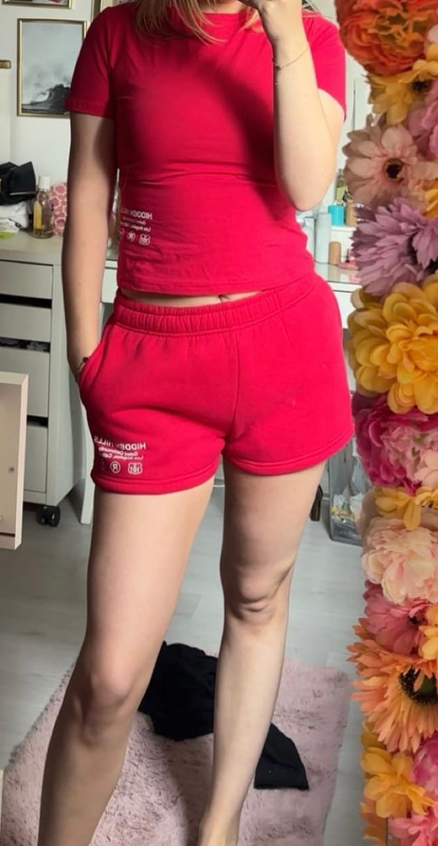 Customer photo review of LABEL SHORTS RASPBERRY RED