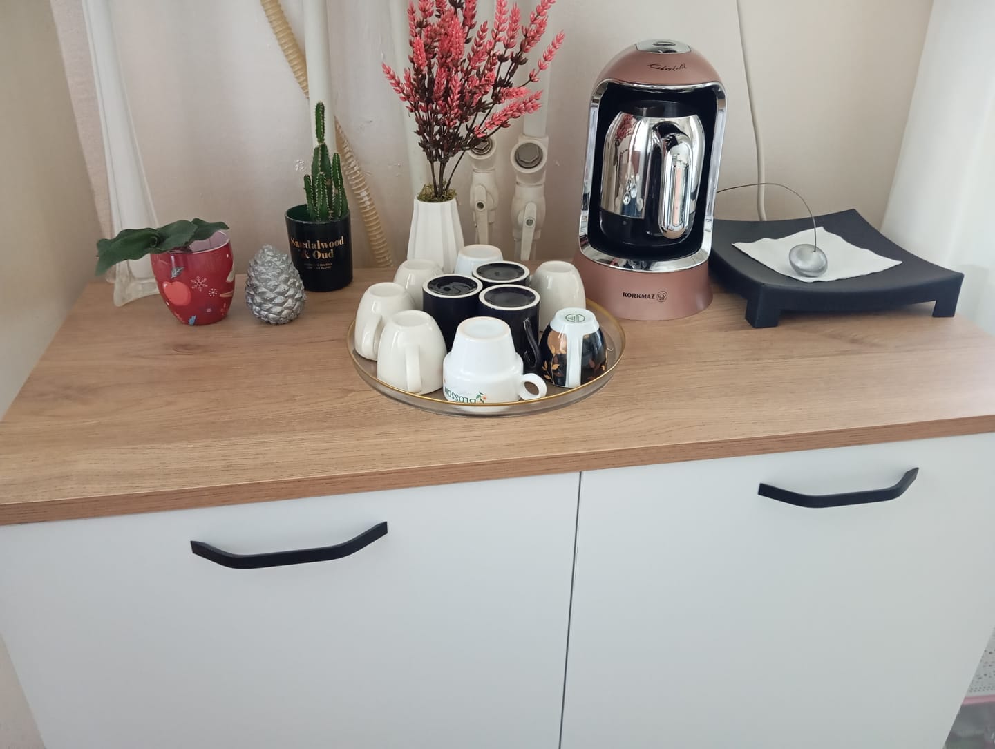 Customer photo review of Rani JE190 Kahve Köşesi Çok Amaçlı Dolap 2 Kapaklı Kiler Mutfak Dolabı Beyaz - Sepet Ceviz