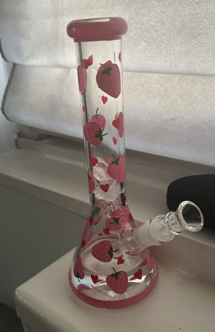 Customer photo review of KAWAII STRAWBERRY BONG 10"