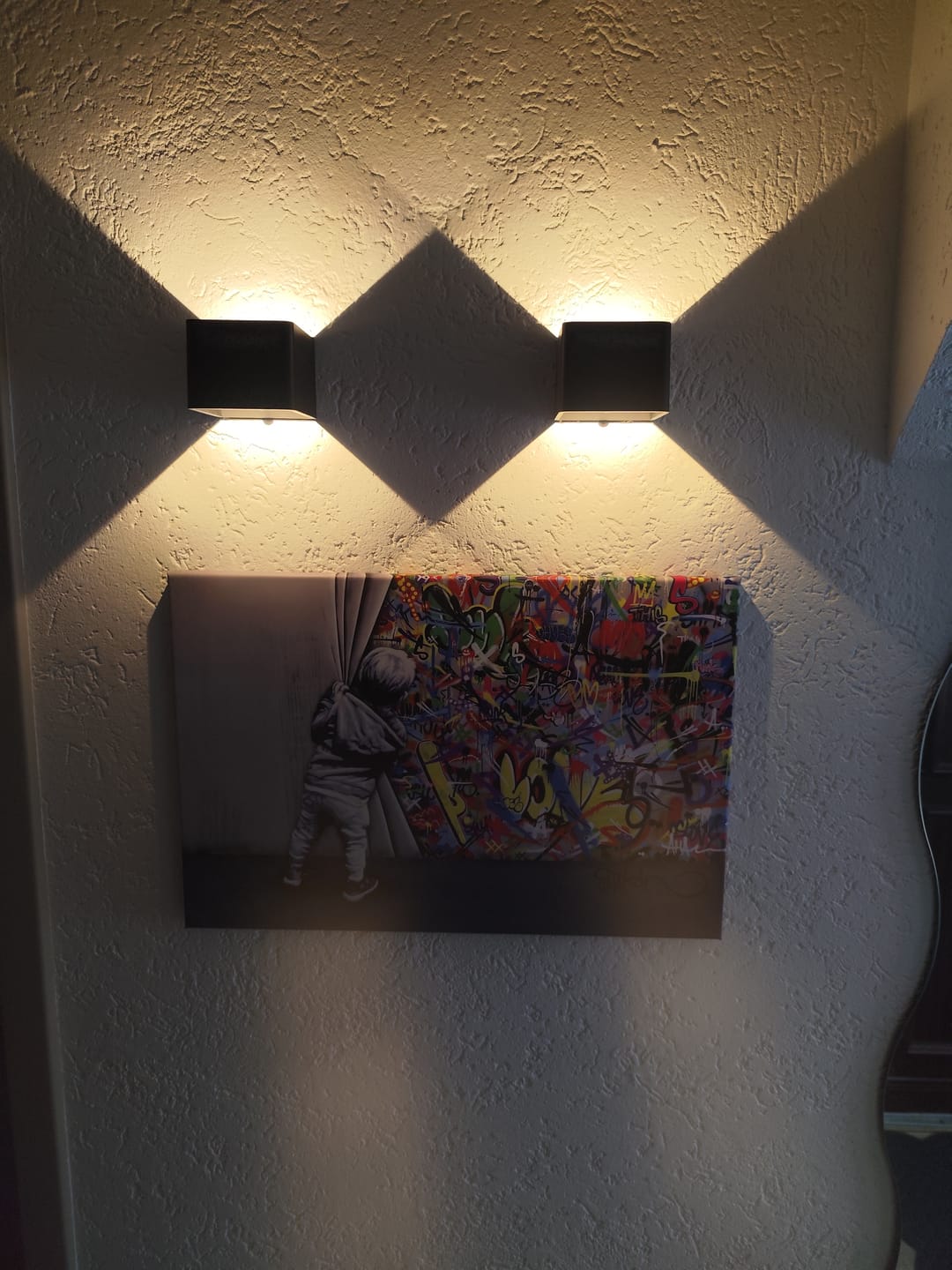 Customer photo review of Leinwandbild Banksy Junge vor Graffiti Wand Querformat
