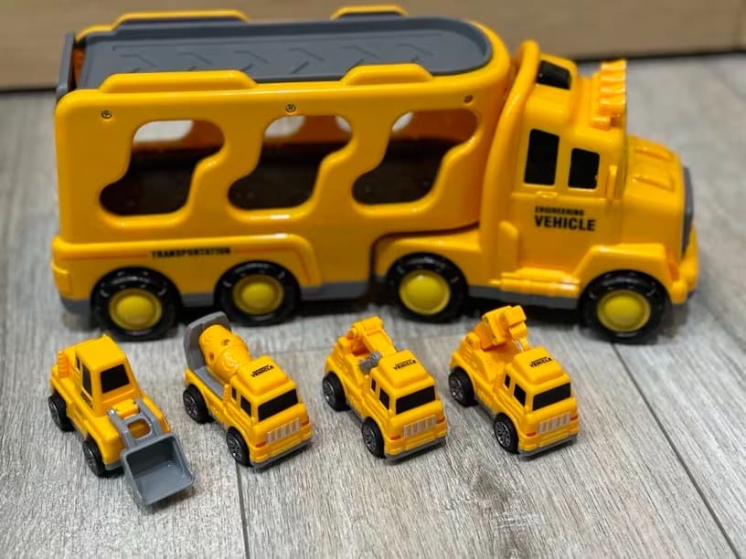 Customer photo review of Spielzeug LKW mit Licht und Sound | Transporter Set 4 Mini Autos Kinder