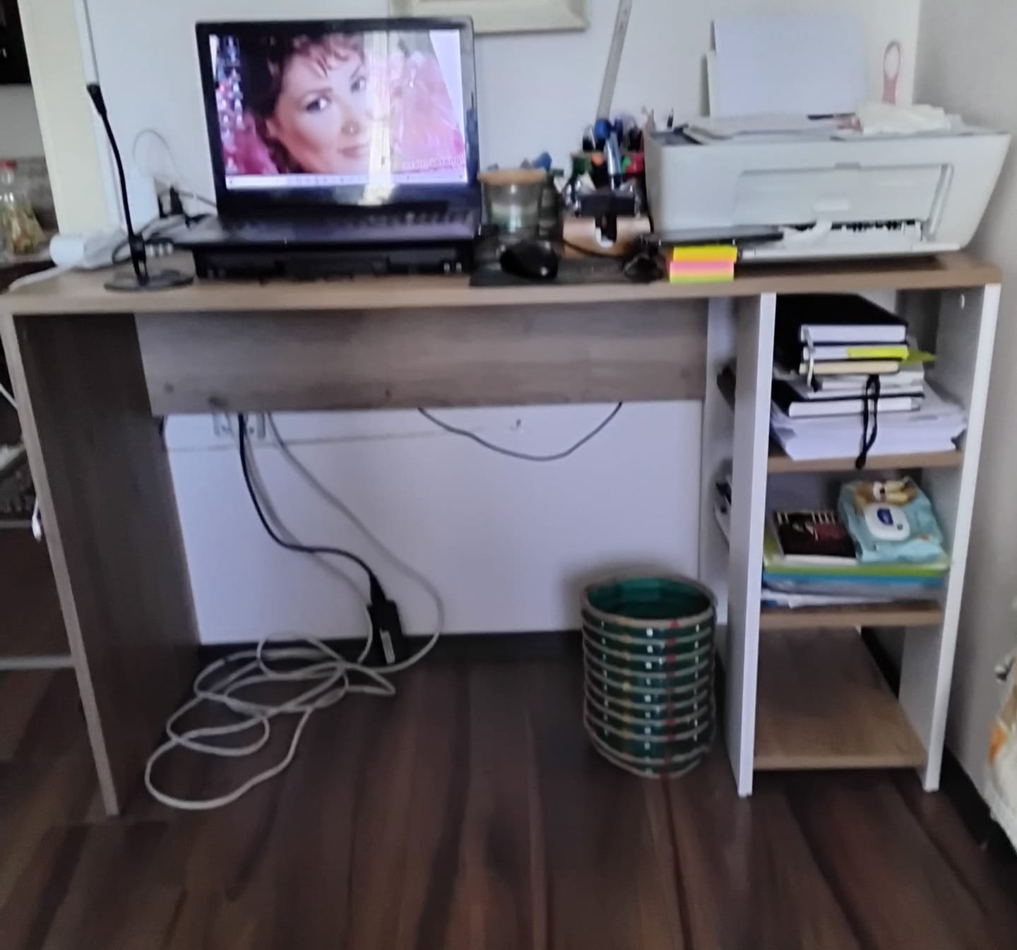 Customer photo review of Rani HA108 Raflı Çalışma Ofis Bilgisayar Masası Sepet Ceviz - Beyaz