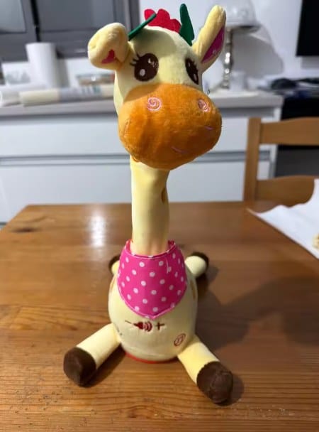 Customer photo review of Singende Tanzende Giraffe Plüschtier | Musikspielzeug Sprachfunktion 60 Kinderlieder Kleinkind