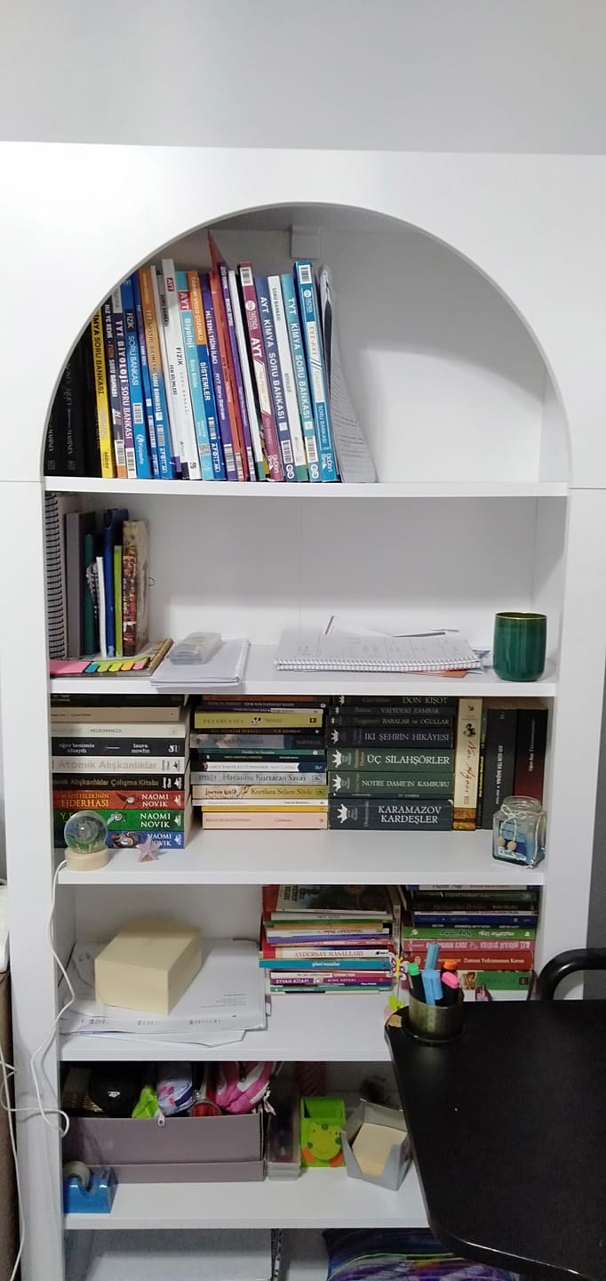 Customer photo review of Rani HC116 Kitaplık 6 Raflı Çalışma Odası Kütüphane Modern Duvar Rafı Beyaz