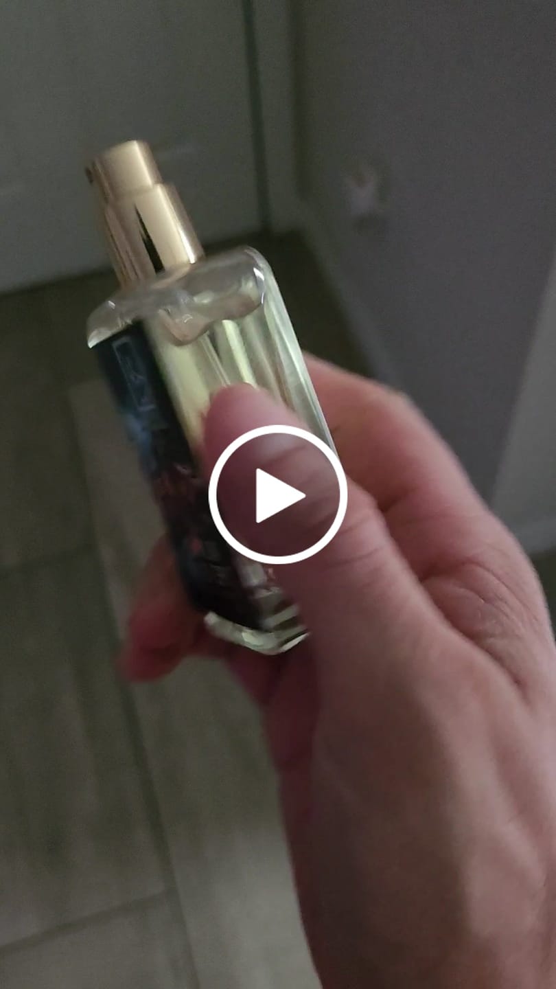 Customer video review of Trafalgar In Red Esprit