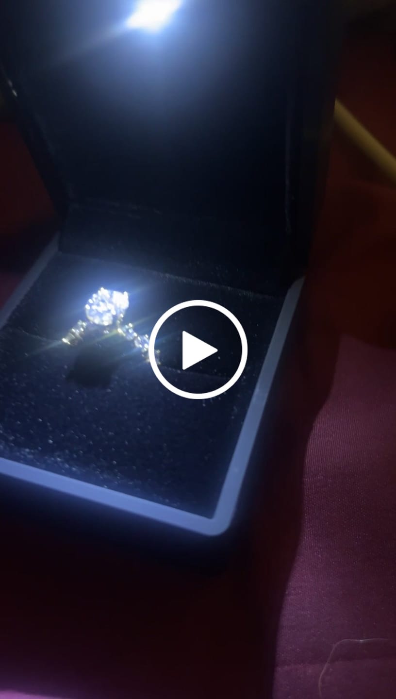 Customer video review of Luxury Velvet LED Jewelry Giftbox