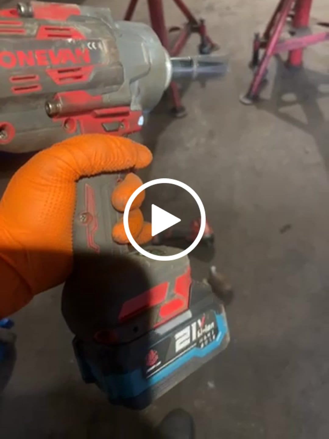 Customer video review of ONEVAN 18V-21V Rechargeable Lithium-Ion Battery 3.0Ah/4.5Ah With Charger