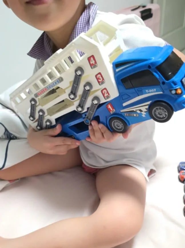 Customer photo review of LoadRacer Spielzeug Autotransporter | 6 Mini Autos Rennbahn LKW Lernspielzeug
