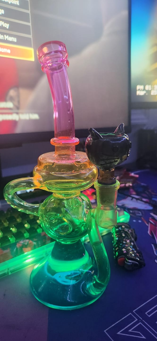 Customer photo review of NEON RAINBOW RECYCLER BONG (uv reactive)