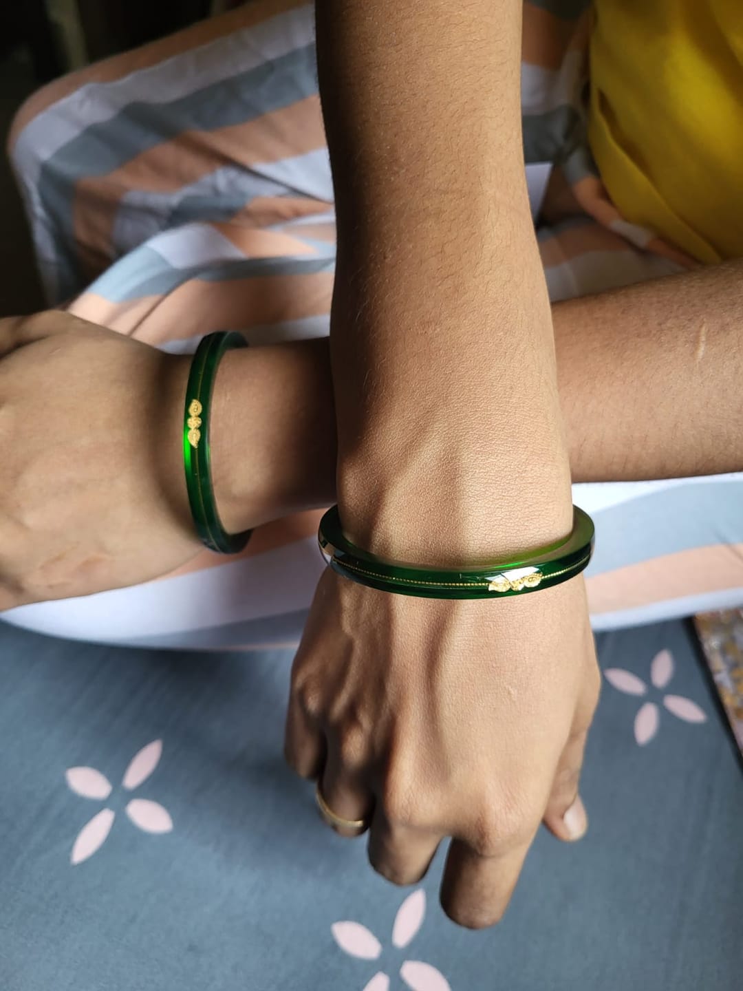 Customer photo review of Zamrud Green - A Saumya Shringar 916 22k Bangles (Pack of 2)