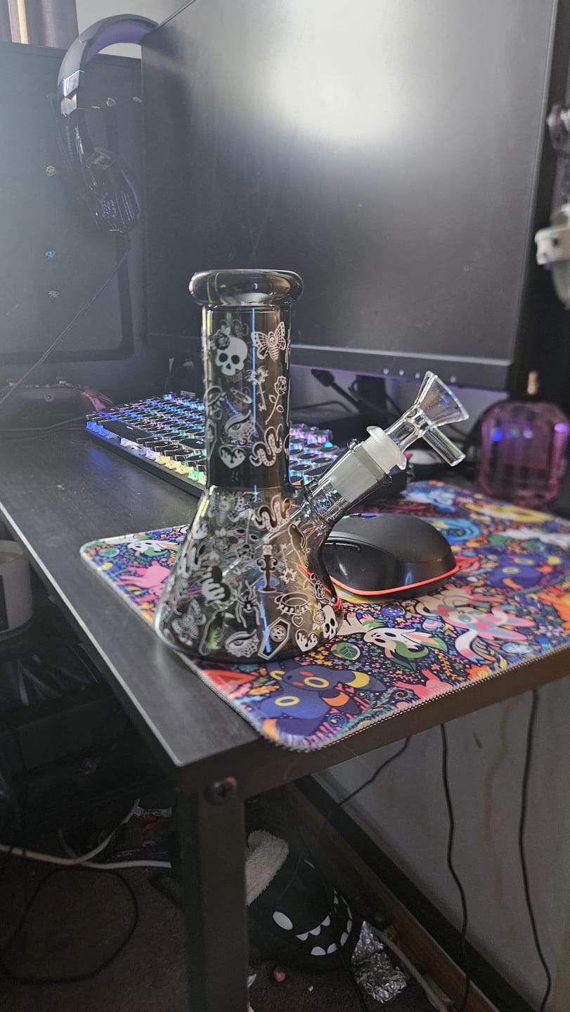 Customer photo review of GOTH BONG 6"