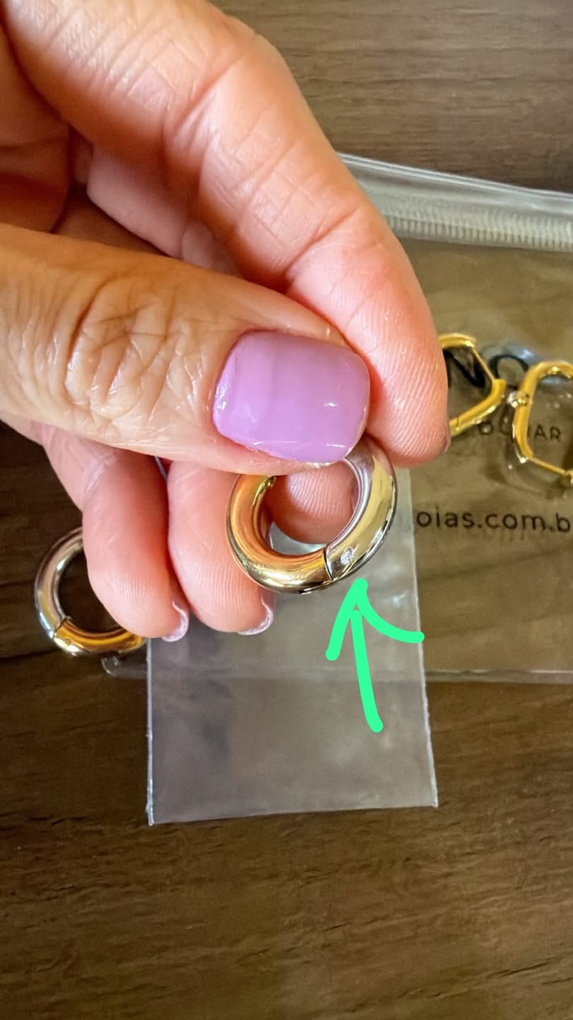 Customer photo review of Brincos de Argola Contraste Banhado em Ouro 18k