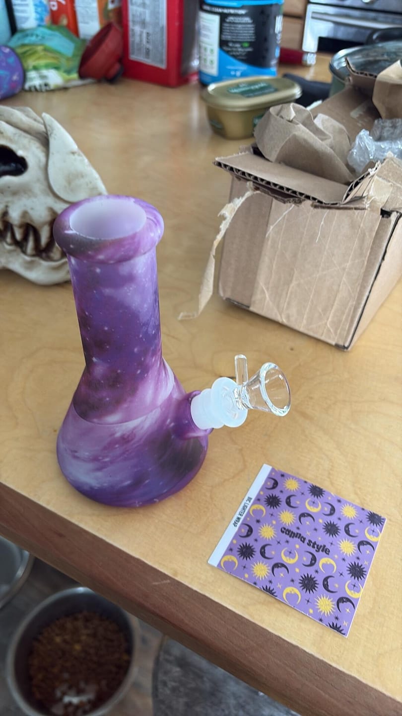 Customer photo review of GALAXY UNBREAKABLE BONG 6"