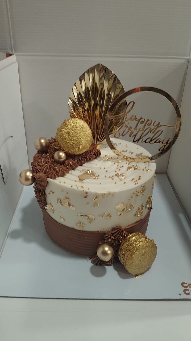 Customer photo review of Golden cake for boyfriend birthday