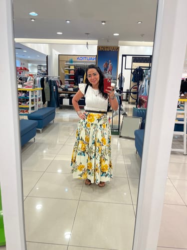Customer photo review of Karina Floral Midi Falda