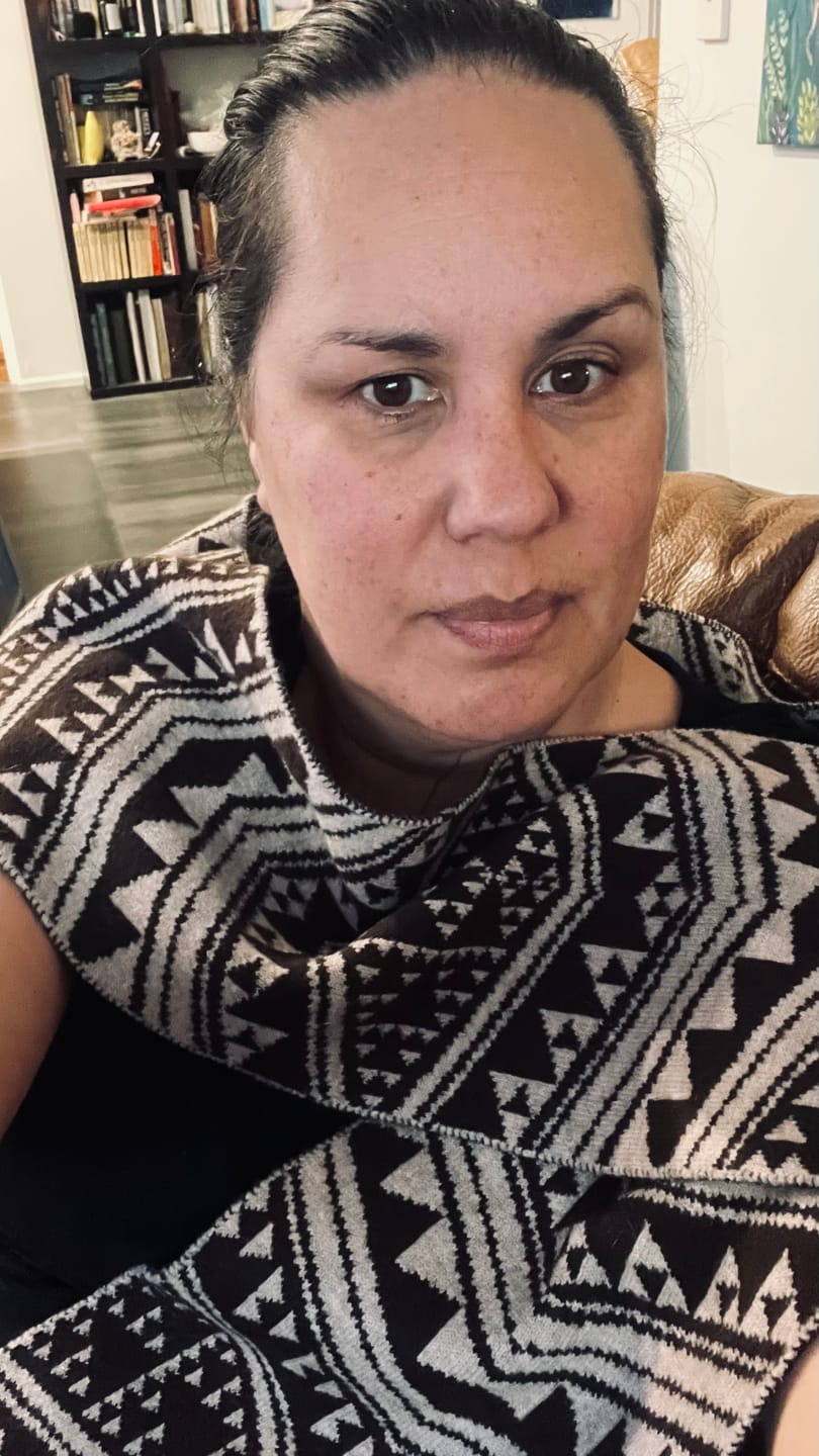 Customer photo review of Waharua Kōpito Parauri/One-tea Kāmeta (Brown/Natural Scarf)