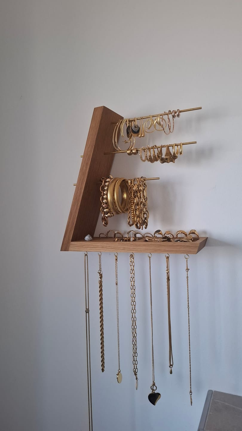 Customer photo review of Handgefertigter Schmuckständer – Ada aus edlem Eichen-Massivholz