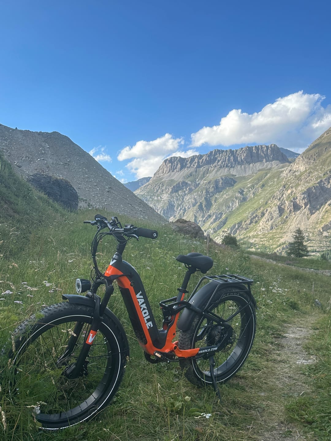 Customer photo review of Vakole V26 250W 26" Fat Bike 998Wh Full Suspension Electric Bike With Torque Sensor 48V 20.8Ah Battery SUV E-Bike