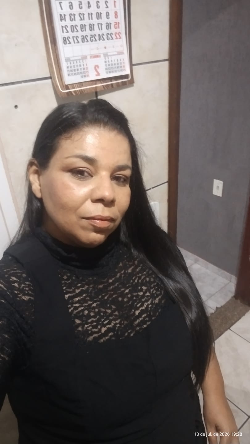 Customer photo review of Lapiseira Para Olhos Brown - Vizzela - Marrom Efeito Metalizado