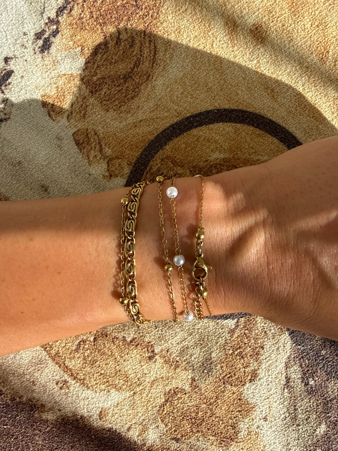Customer photo review of Gold Swirl Link Chain Bracelet