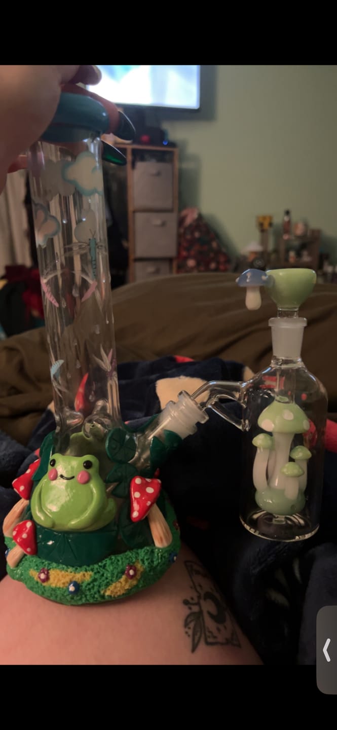Customer photo review of “FRONG” FROG BONG 10"