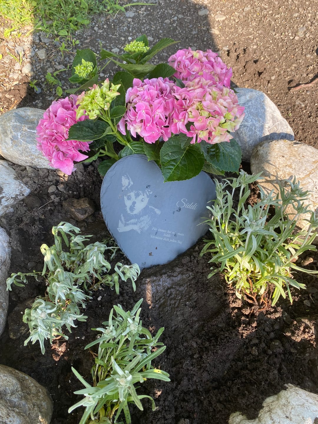 Customer photo review of Liebe hört nicht auf - Personalisiertes Schieferherz als Andenken an geliebte Verstorbene