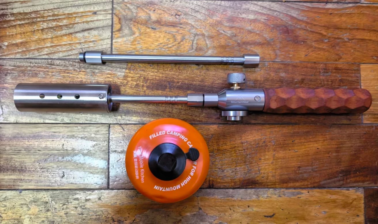 Customer photo review of XYlivingstore Camping Long Flame Igniter – Portable Wooden Handle Gas Burner for BBQ & Outdoor Cooking