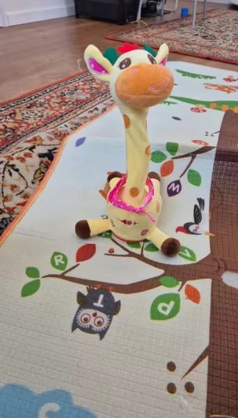 Customer photo review of Singende Tanzende Giraffe Plüschtier | Musikspielzeug Sprachfunktion 60 Kinderlieder Kleinkind